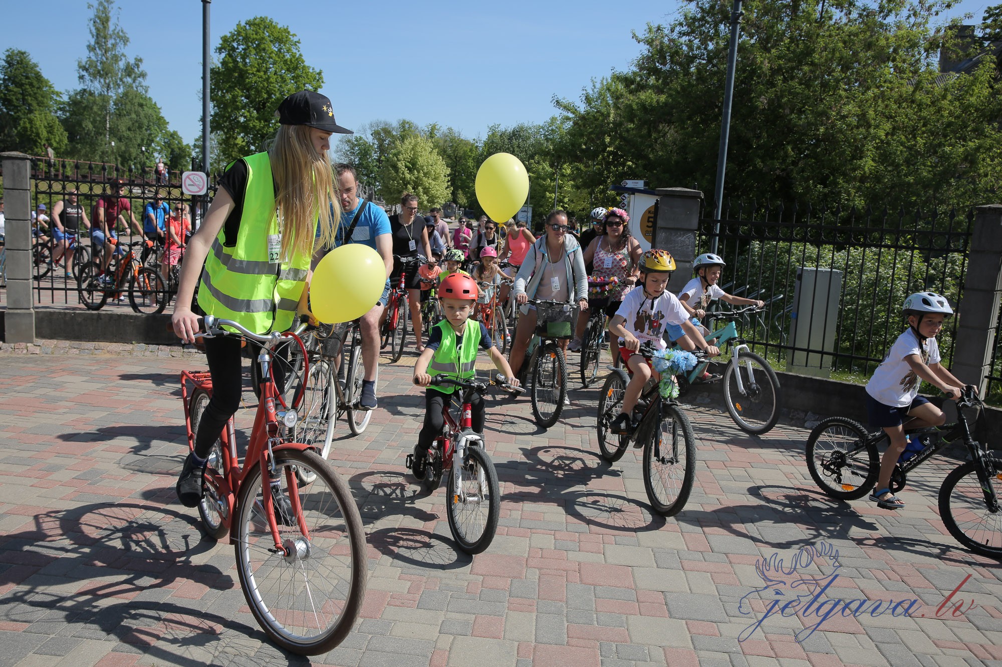 Jelgavas velobrauciens pulcē ap 300 dalībnieku